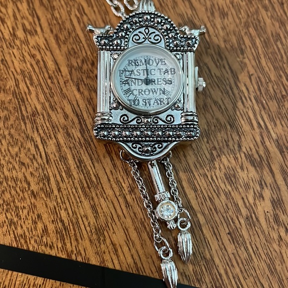 NIB Avon Vintage Antique Style Clock Pin/Pendant - Picture 5 of 7